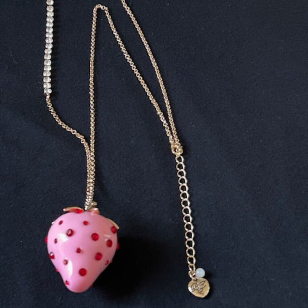 3 Betsey Johnson Nekclaces - Picture 2 of 8